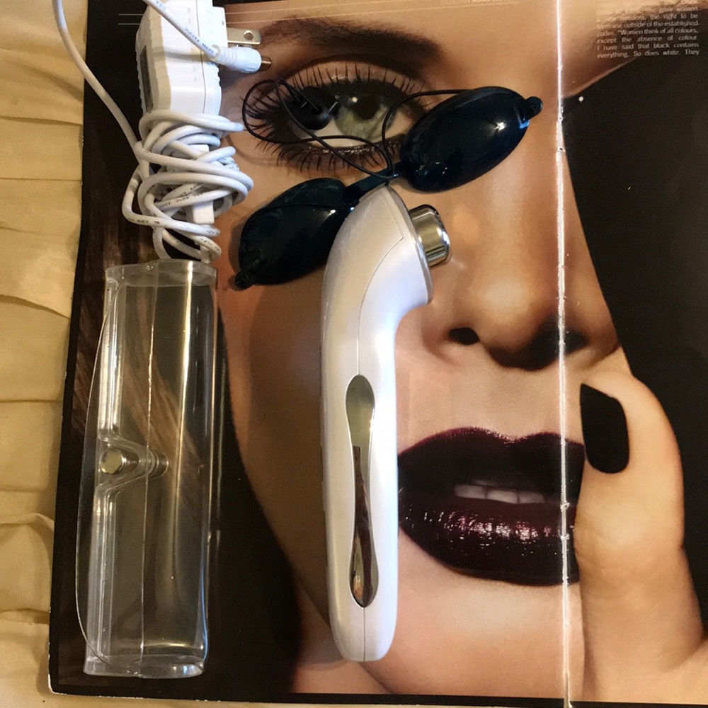 LED Beauty Device - Picture 3 of 5